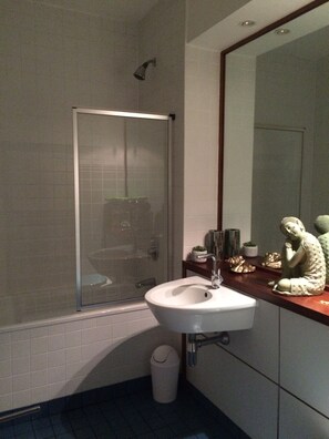 Bathroom - Stunning Family Loft Style Apartment, City Centre, L1, (Liverpool)