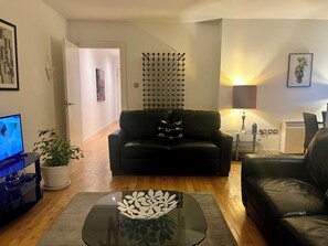 Living area - Stunning Family Loft Style Apartment, City Centre, L1, (Liverpool)