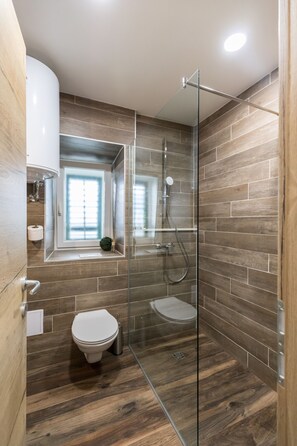 Deluxe-Doppel- oder -Zweibettzimmer | Badezimmer