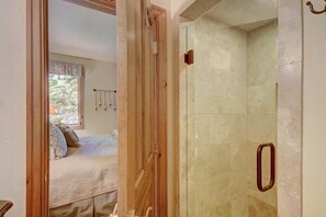 Condo, 2 Bedrooms | Bathroom | Hair dryer, towels, shampoo - Cozy & Central Arrowhead Ge Townhome 2 Bedroom Condo by RedAwning (Edwards)