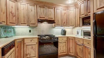 Condo, 2 Bedrooms | Private kitchen | Fridge, microwave, oven, dishwasher