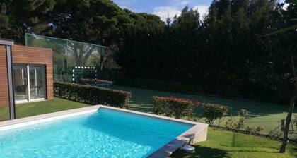 Luxury & Premium Villa in Meco, with 4 bedrooms, pool and T1 Apartment