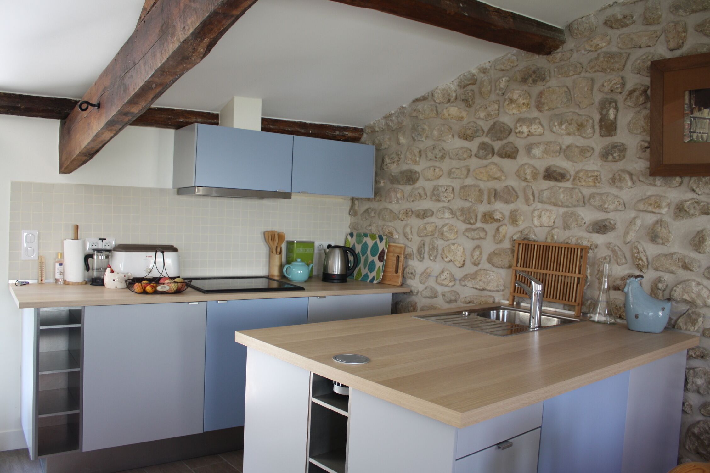 Pretty stone cottage in a picturesque setting