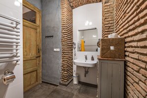 Bathroom - Memoir Hotel (Tbilisi)