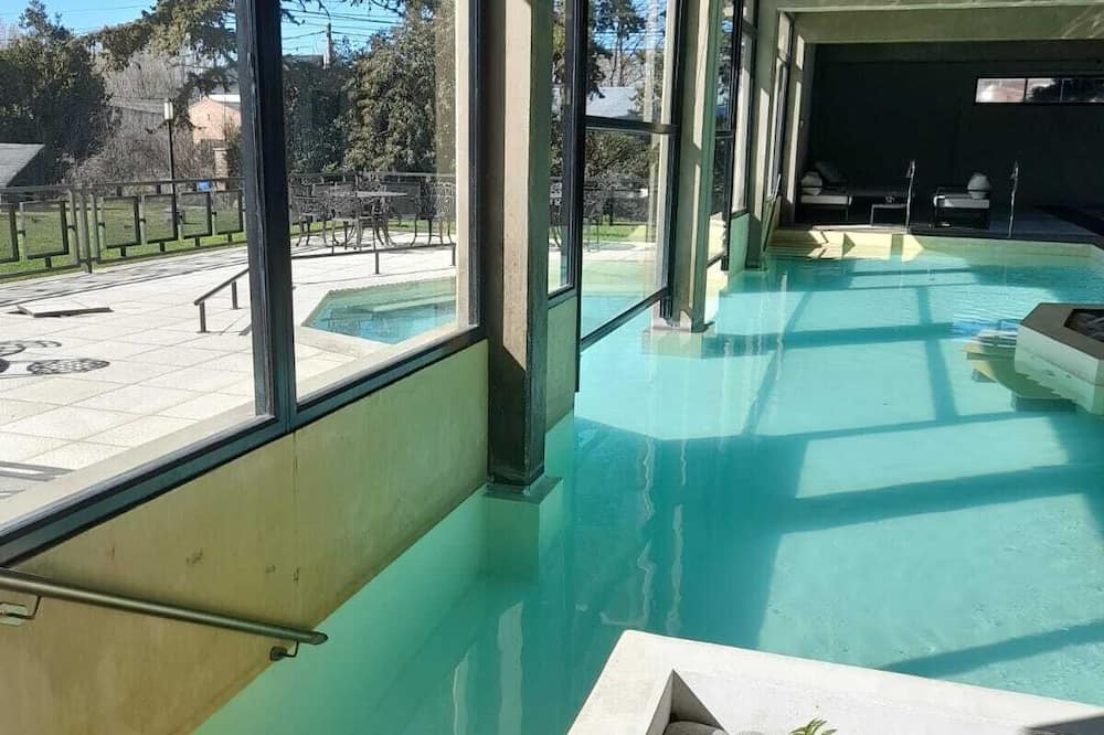 Los Robles Apart Hotel