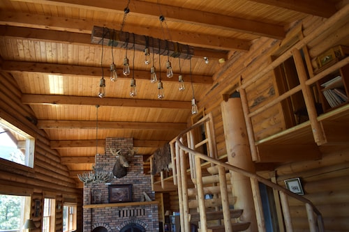 Large log house - private, comfortable and relaxing