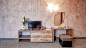 Twin Room, City View | In-room safe, desk, laptop workspace, soundproofing