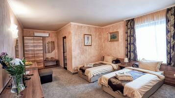 Kamar Twin, pemandangan kota | Brankas, meja kerja, ruang kerja ramah laptop, dan kedap suara