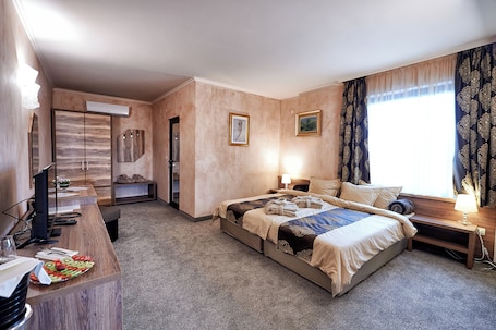 Double Room, City View | In-room safe, desk, laptop workspace, soundproofing
