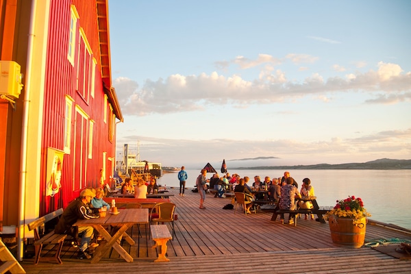 Daily continental breakfast (NOK 200 per person)