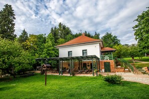 Courtyard view - Kosbor Panzió (Magyarszombatfa)