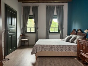 房內夾萬、獨特裝修、遮光窗簾/窗簾、免費 Wi-Fi