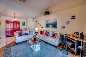 Een televisie, een dvd-speler en een stereo