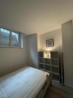 2 chambres, fer et planche à repasser, lit parapluie, Wi-Fi gratuit