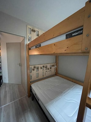 2 bedrooms, iron/ironing board, travel crib, free WiFi - Apartment Souplex Centre Cauterets (Cauterets)