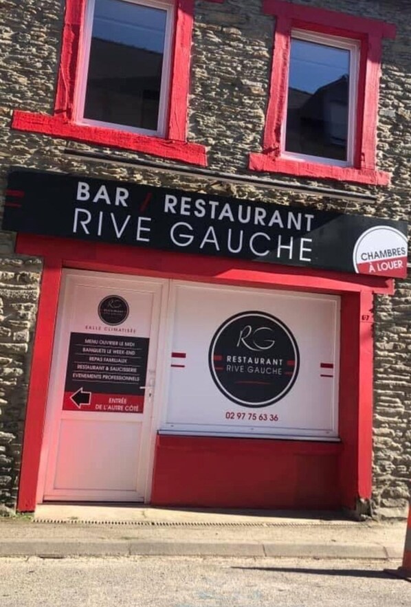 Front of property - Hotel Restaurant Rive Gauche (Josselin)