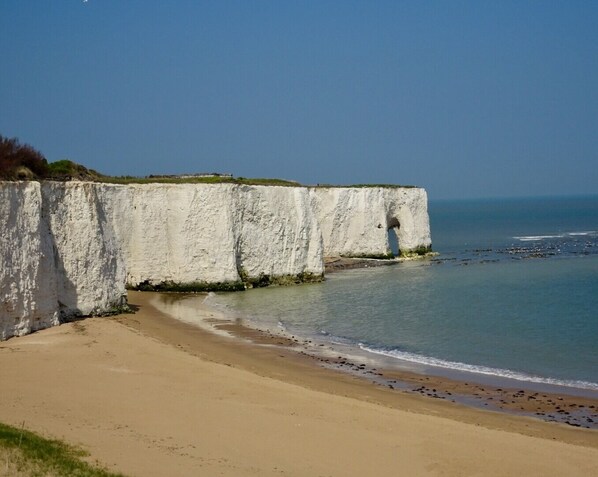Beach nearby, beach towels - Beach Retreat Broadstairs  (Broadstairs)