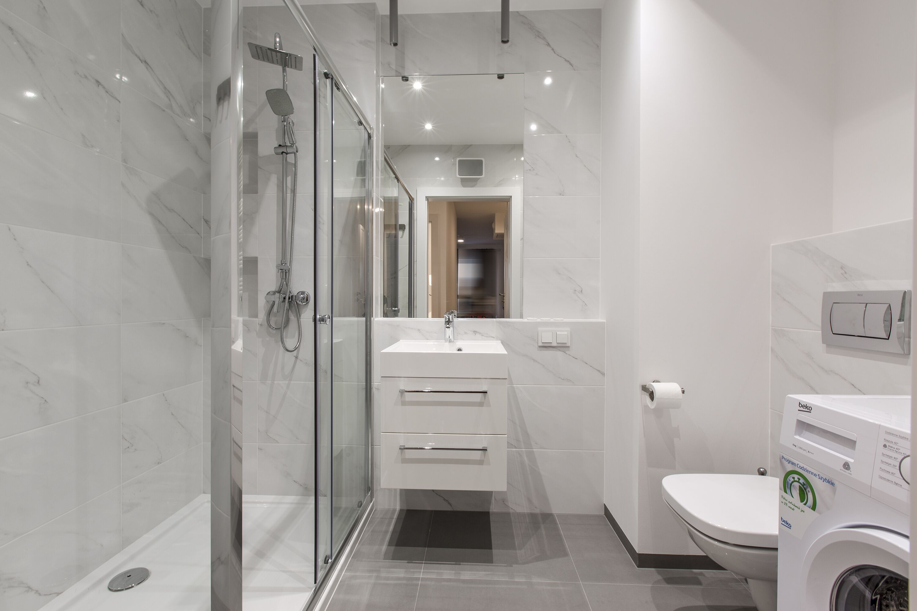 Appartamento Deluxe | Bagno | Doccia, asciugacapelli, asciugamani, sapone