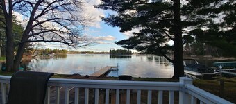 Beautiful 4 Seasons Minocqua Lake House with optional pontoon