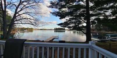 Beautiful 4 Seasons Minocqua Lake House with optional pontoon