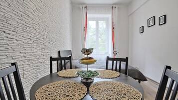 Departamento básico | Tabla de planchar con plancha, wifi gratis y ropa de cama