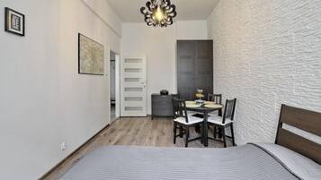 Basic Apartment | 1 bedroom, iron/ironing board, free WiFi, bed sheets