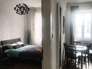 Perushuoneisto | Silitysrauta/-lauta, ilmainen Wi-Fi, vuodevaatteet