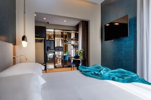 Superior Double Room | Minibar, in-room safe, soundproofing, iron/ironing board