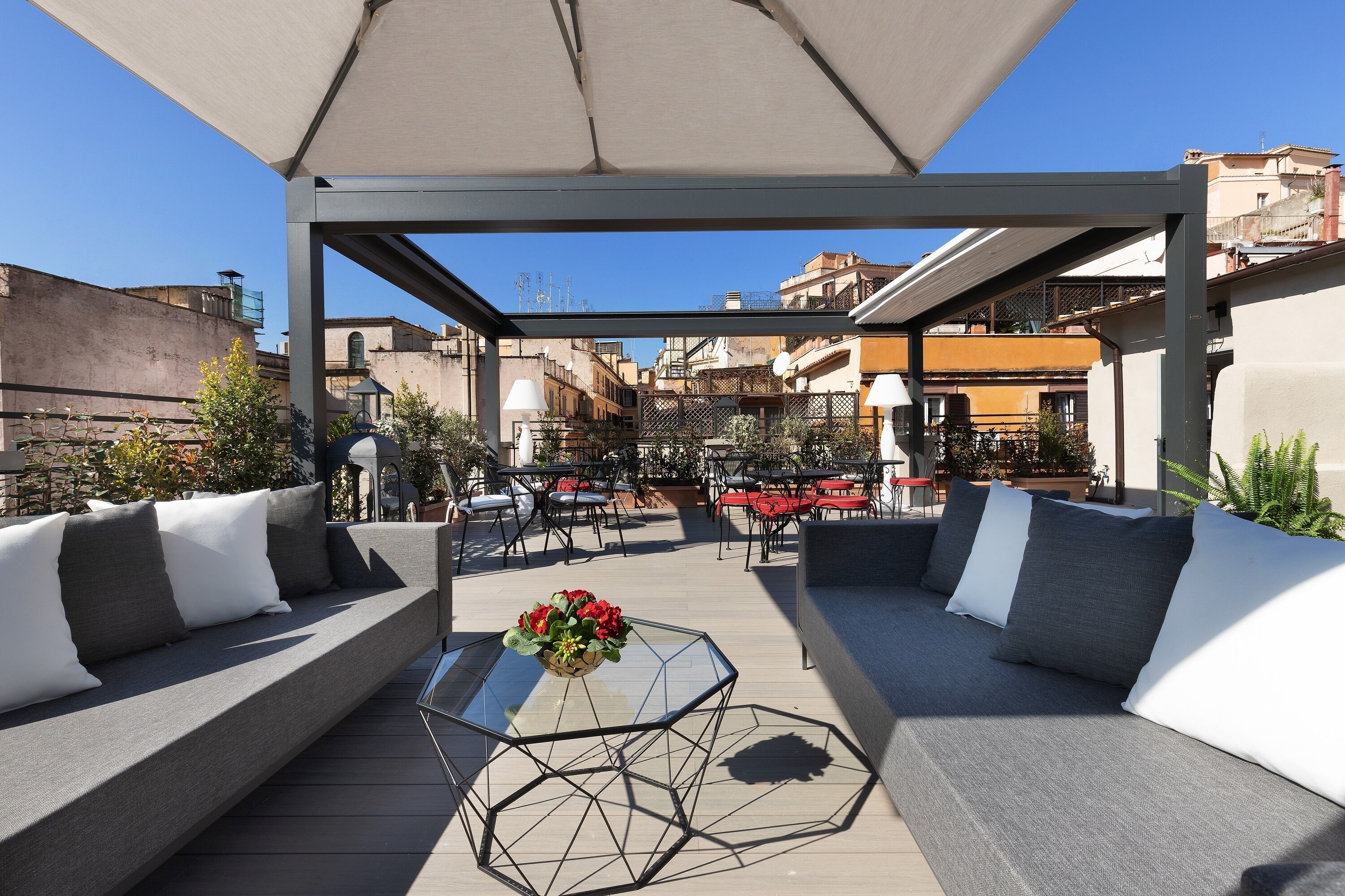 شرفة على السطح