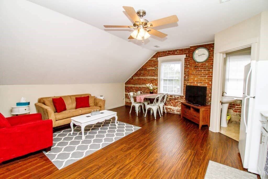 Suite #4 - Adorable 2 Bed Suite in Downtown Hermann