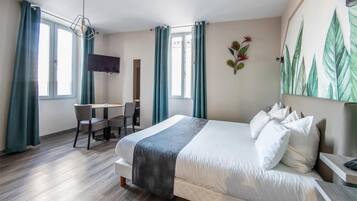 Habitación Confort (Padirac) | Decoración personalizada, muebles diferentes y cortinas blackout