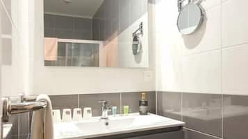 Duplex conforto (Autoire) | Banheiro | Chuveiro, produtos de toalete grátis, secador de cabelo