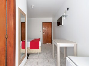 Habitación doble | Minibar, escritorio, tabla de planchar con plancha y wifi gratis 