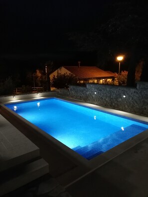 Sesongbasert utendørsbasseng