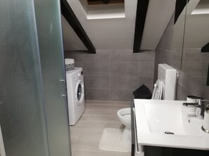 Apartment | Bathroom