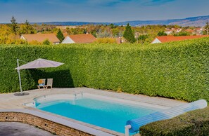 Outdoor pool, a heated pool - La Sérénité - Superb house with heated pool overlooking vineyards (Chagny)