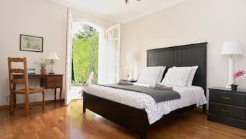 3 bedrooms, desk, iron/ironing board, travel cot