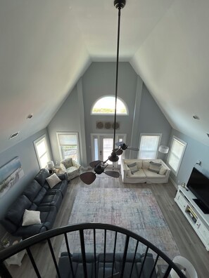 Smart TV - 3 BR / 2 BA Beautiful Home w/ Loft or Office Space & Clear View of Beach (Gulf Shores)
