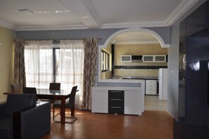 Superior Apartment, 2 Bedrooms | Private kitchen
