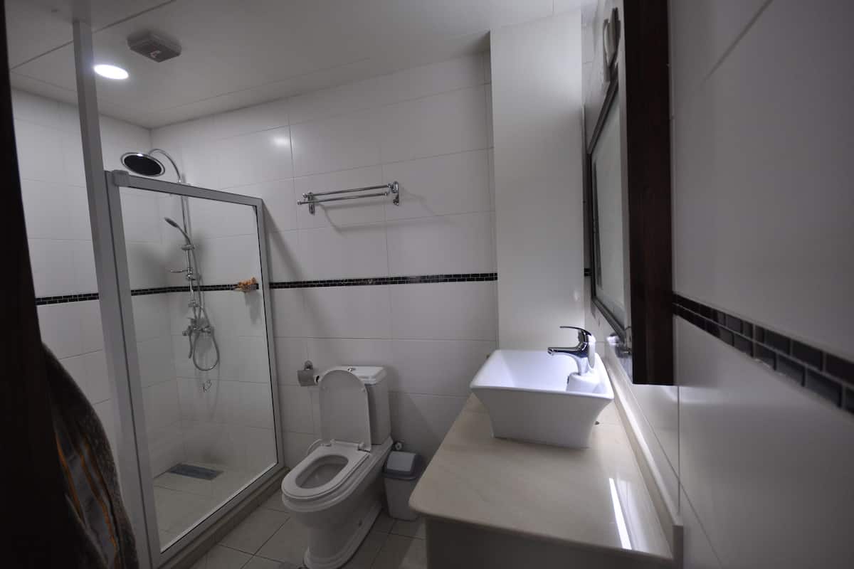 Deluxe Apartment, 2 Bedrooms, 2 Bathrooms | Bathroom
