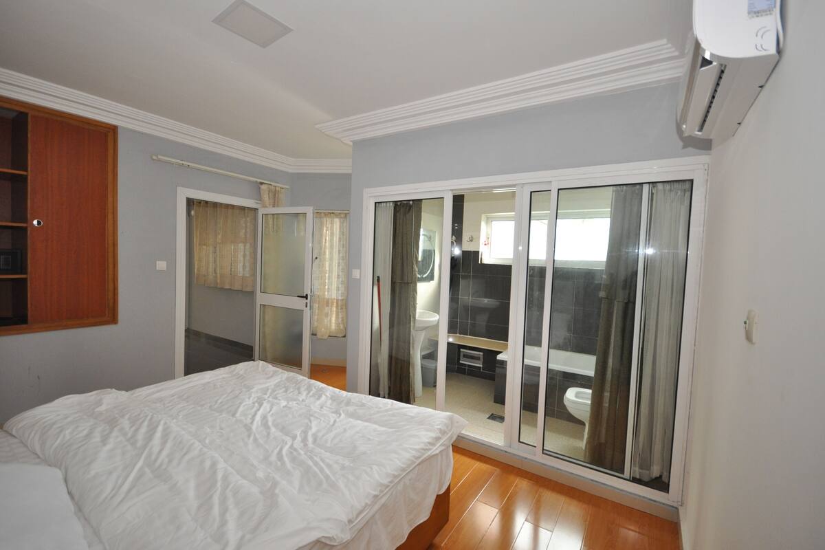 Exclusive Studio Suite | Minibar, in-room safe, blackout drapes, iron/ironing board (on request)