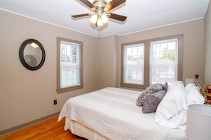 2 bedrooms, WiFi, bed sheets - Suite #3 - 2 Bed 1 Bath Suite at Suites on 3rd (Hermann)