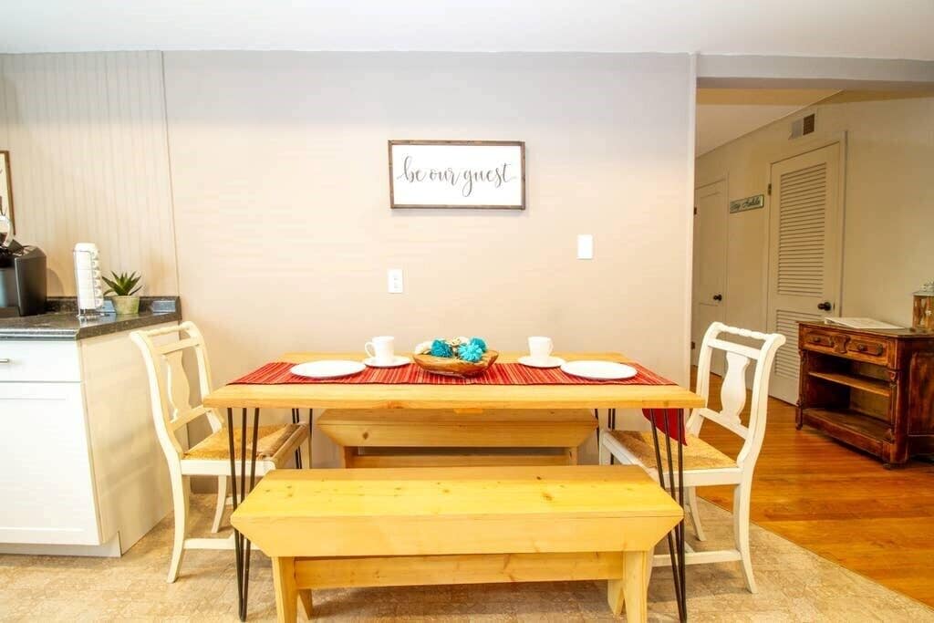 Suite #3 - 2 Bed 1 Bath Suite at Suites on 3rd