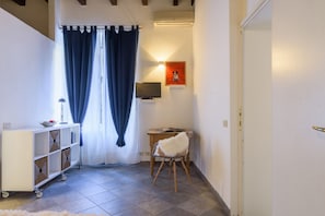 Apartment, 1 Schlafzimmer | Wohnbereich | Flachbildfernseher