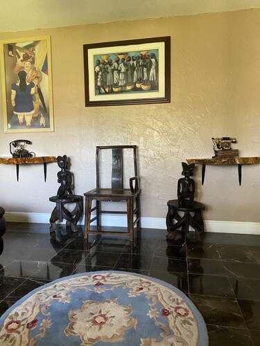 DISNEY-PERHEEN HUOMAUTUS LÄHELLÄ Melbournen lentokentälle