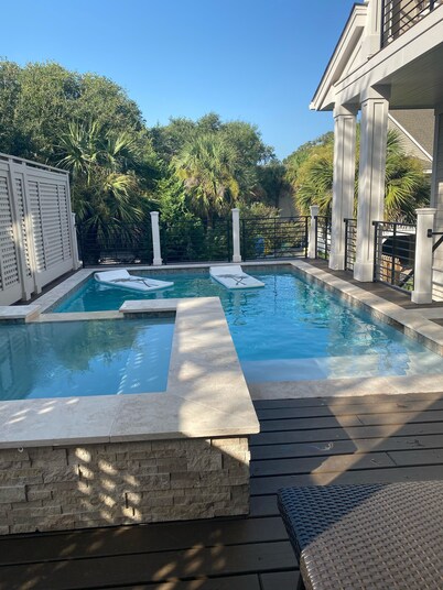 3rd row Luxury rental - Low Min nights  PoolSpa - 75 steps private beach access 