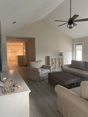 Smart TV, fireplace, ping pong, books