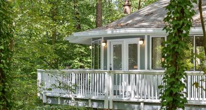 Modern Treehouse Close to Duke
