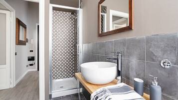 Apartment, 1 Schlafzimmer | Badezimmer | Dusche, Regendusche, Haartrockner, Bidet