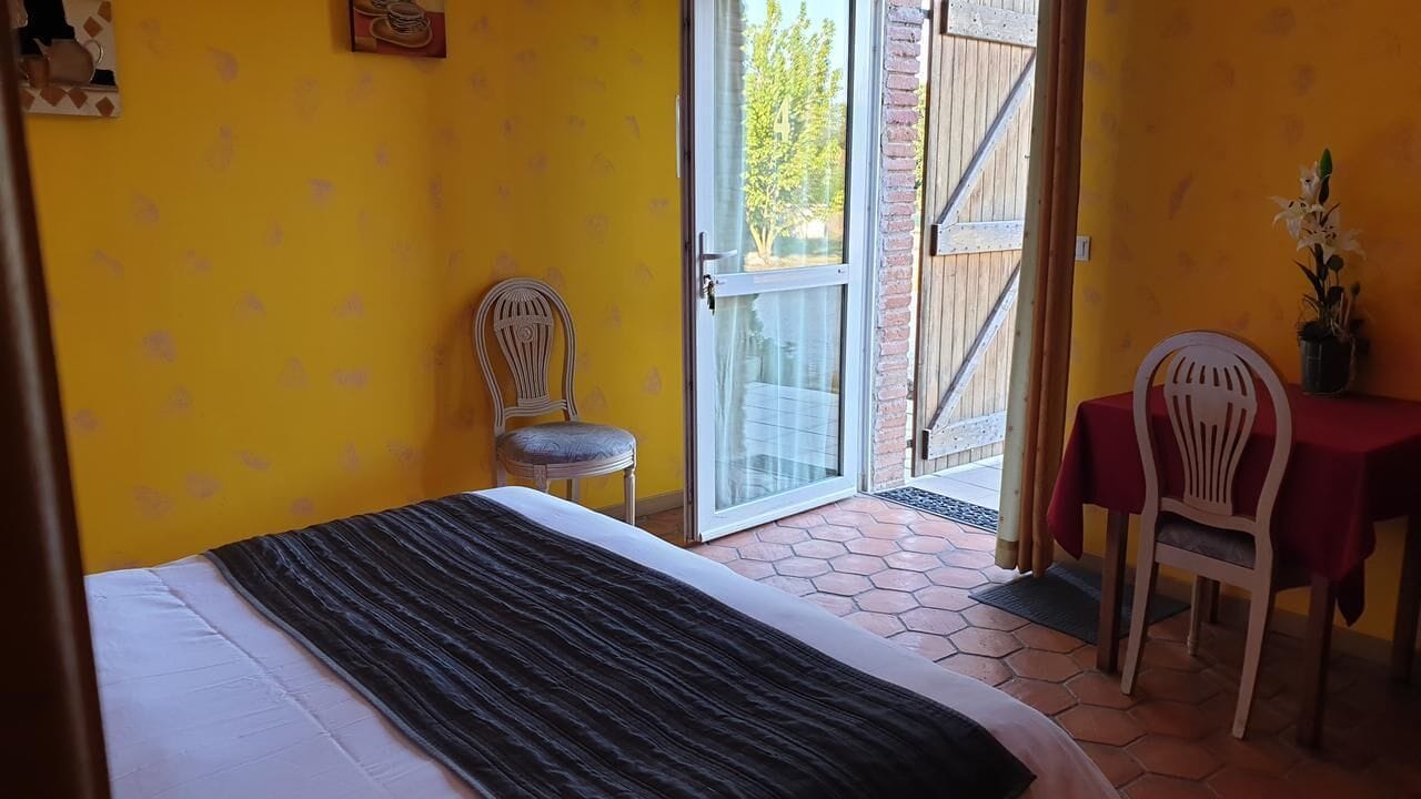 double room | individually decorated, individually furnished, iron/ironing board